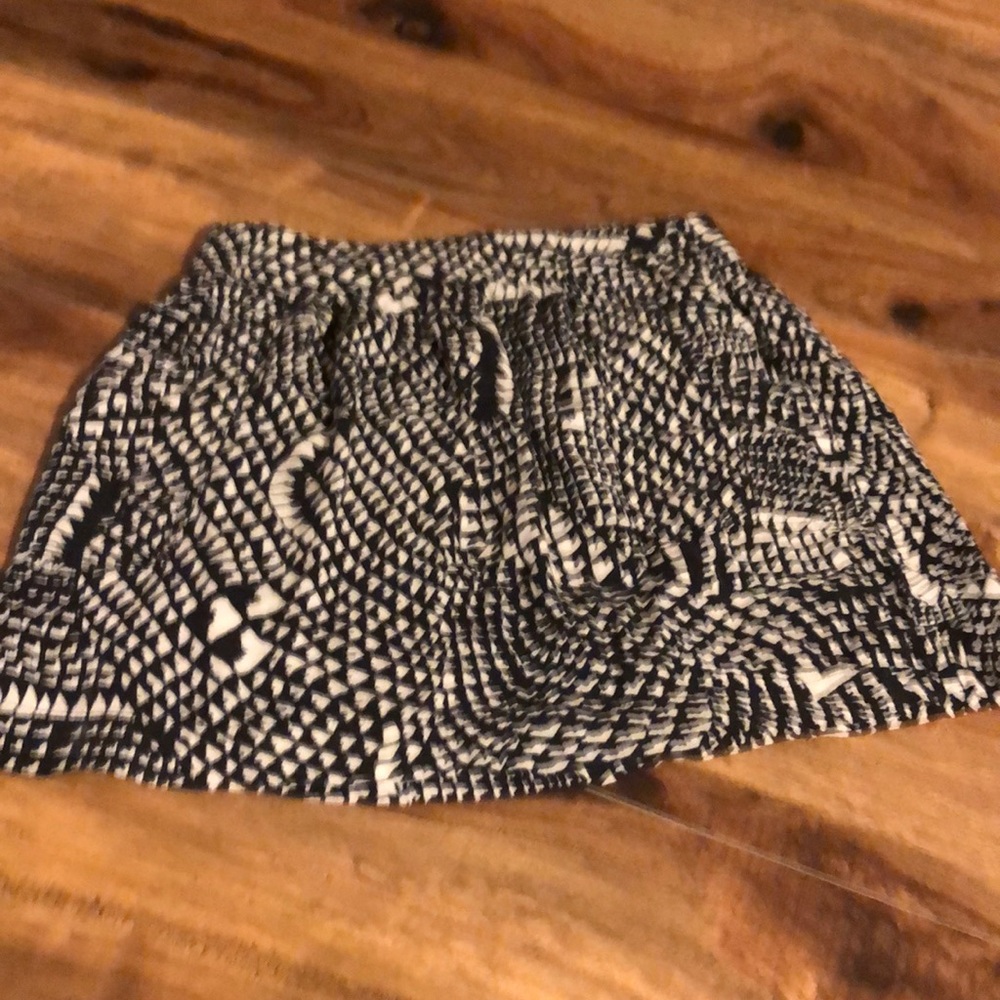 XXI small/petite  BodyCon skirt- black/white
